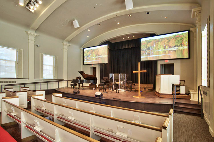 worship center of Wooddale Church in Edina, MN
