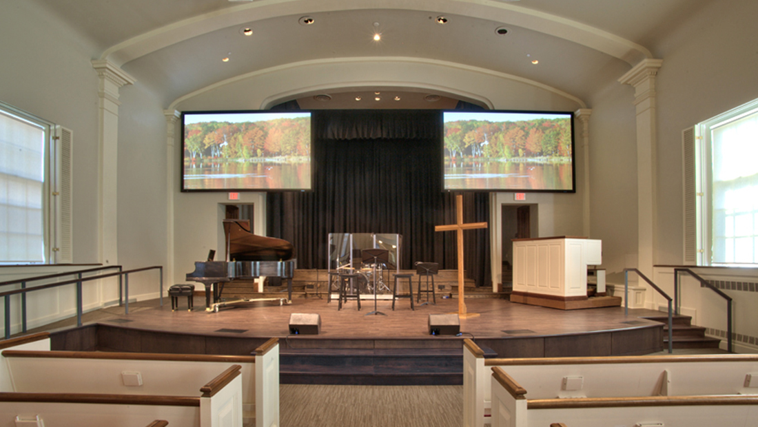 interior image of wooddale church in Edina